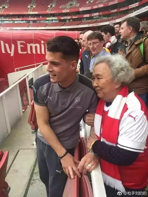 78岁枪迷大妈：诚实欺骗、忠诚背叛，江湖上有的，足球里都有