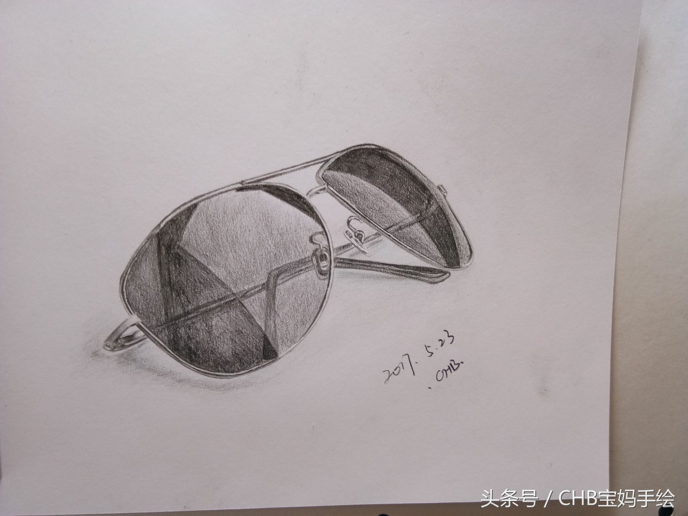 彩铅怎么画眼睛又简单又漂亮,彩铅上色眼镜