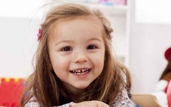 孩子笑的时候露牙龈长大后会好吗,小孩子为什么笑起来牙龈越露越多