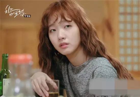 粉底们的《奶酪陷阱》：奶冻、微光、慕丝粉饼，谁还能赢气垫粉底