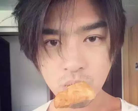 自拍不上镜是丑吗,自拍感觉不上镜