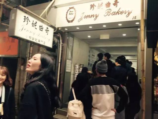 不到10平的小熊饼干店，如何做到年入超2000万？