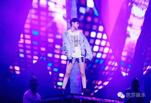 影后JulianMoore没有大牌架子，帅气的李宇春居然有点儿萌！「八九不离时髦」