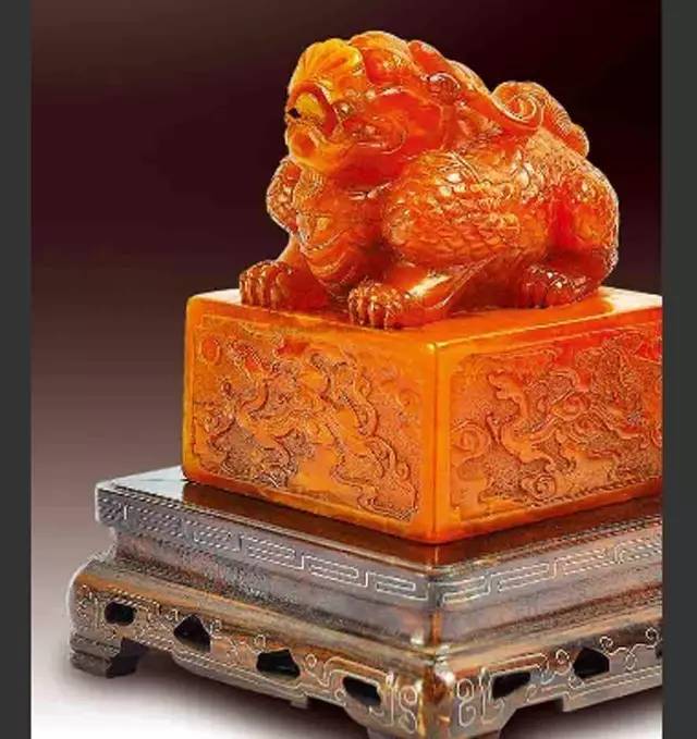 田黄为什么这么贵,真品田黄的真假识别与收藏价值