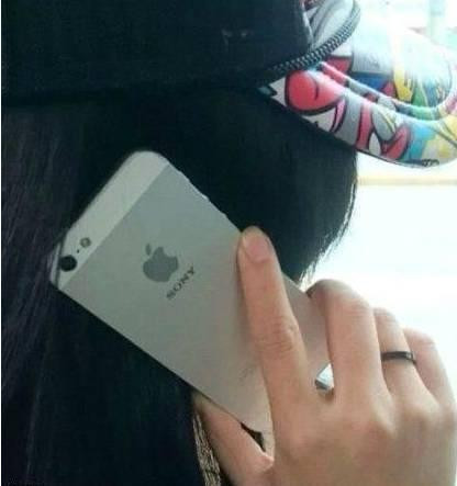 温馨的父子互动,父子俩的日常互动