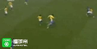 盘点绿茵场上精彩过人,比武打片还精彩的格斗比赛