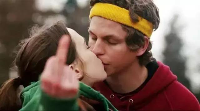 欢乐颂2邱莹莹，真希望你也有这样的父母，告诉你贞操算个屁