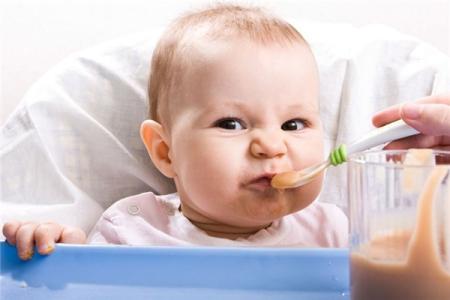 宝宝喝奶后总是打嗝需要干预吗,宝宝喝奶就哭闹是不是肚子不舒服