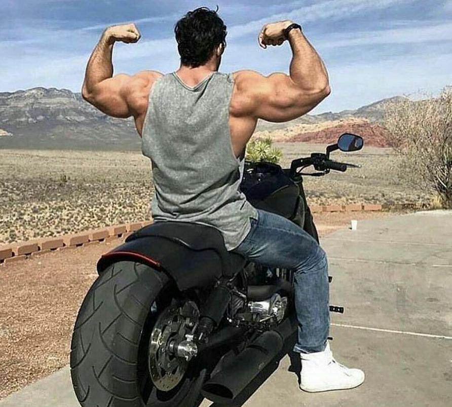 练就宽厚的肩膀，一对哑铃就足够，让你在家打造完美三角肌