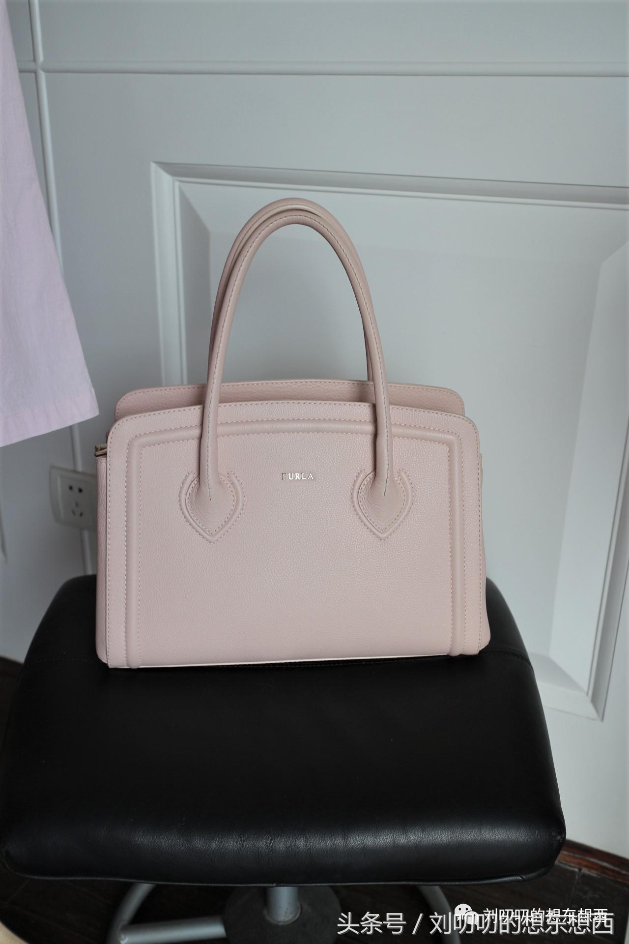 一身红可以很霸气也可以很妖娆-一日一Look素色衬衫四