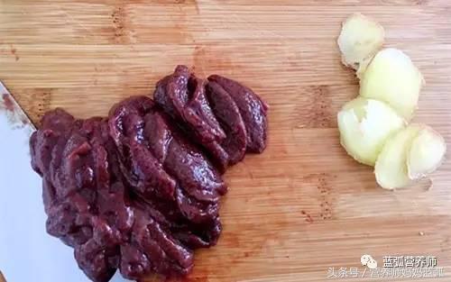 宝宝查血缺铁了，麻麻自制猪肝粉来食补！