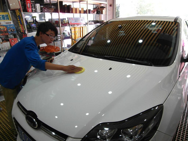 打蜡封釉镀膜镀晶保养车漆门道多,汽车打蜡封釉镀膜镀晶区别是什么