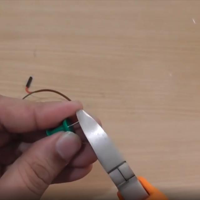 做了这个之后,在不怕出门没有手机没电了,自动发电