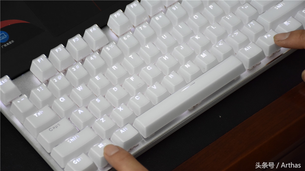 雷柏v500pro快银轴键盘测评,雷柏v500s冰晶版怎么调灯光