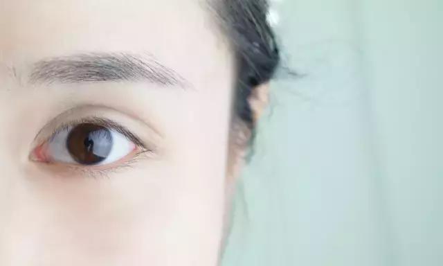 奥黛丽赫本妆教程,如何化妆赫本妆