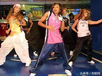 嘻哈服饰的风格特点,嘻哈风格的服饰