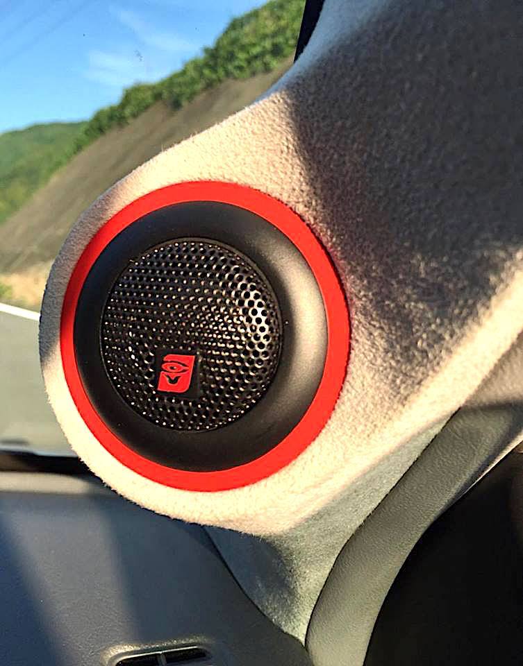 喜欢慢摇的车主有福了，这套美国史云威格音响系统性价比超高！