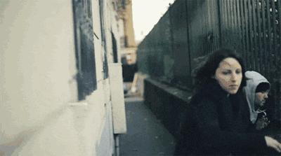 女生被扯头发防身小技巧,女生被陌生男掐脖子怎么办