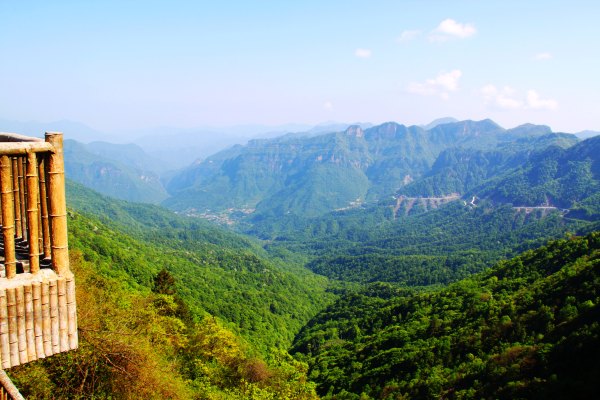 神农架有几个洞,神农架有一个神秘的深谷
