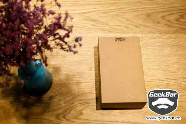 一套12合一的螺丝刀,一套小的螺丝刀