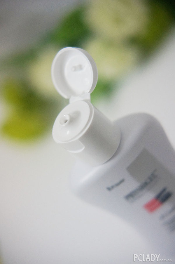 夏天皮肤干燥起皮用热水洗脸,夏天不拒绝油腻的小妙招