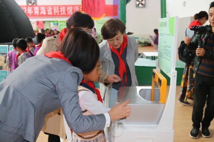 西宁市康南园山小学第二届“美艺相伴”艺术节之科技艺术体验活动