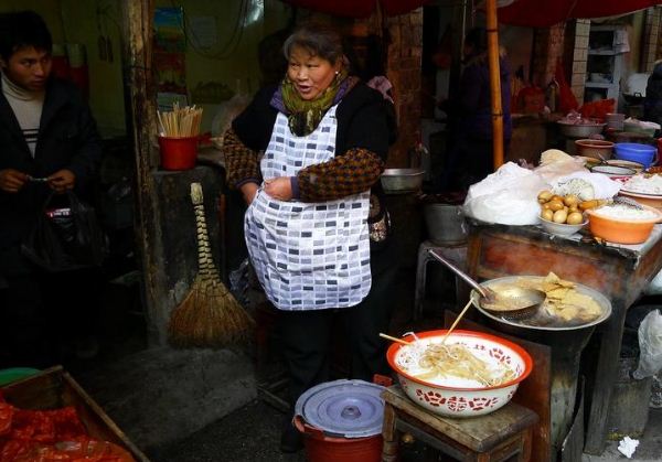 穷人创业如何赚到第一桶金,穷屌丝逆袭成亿万富豪