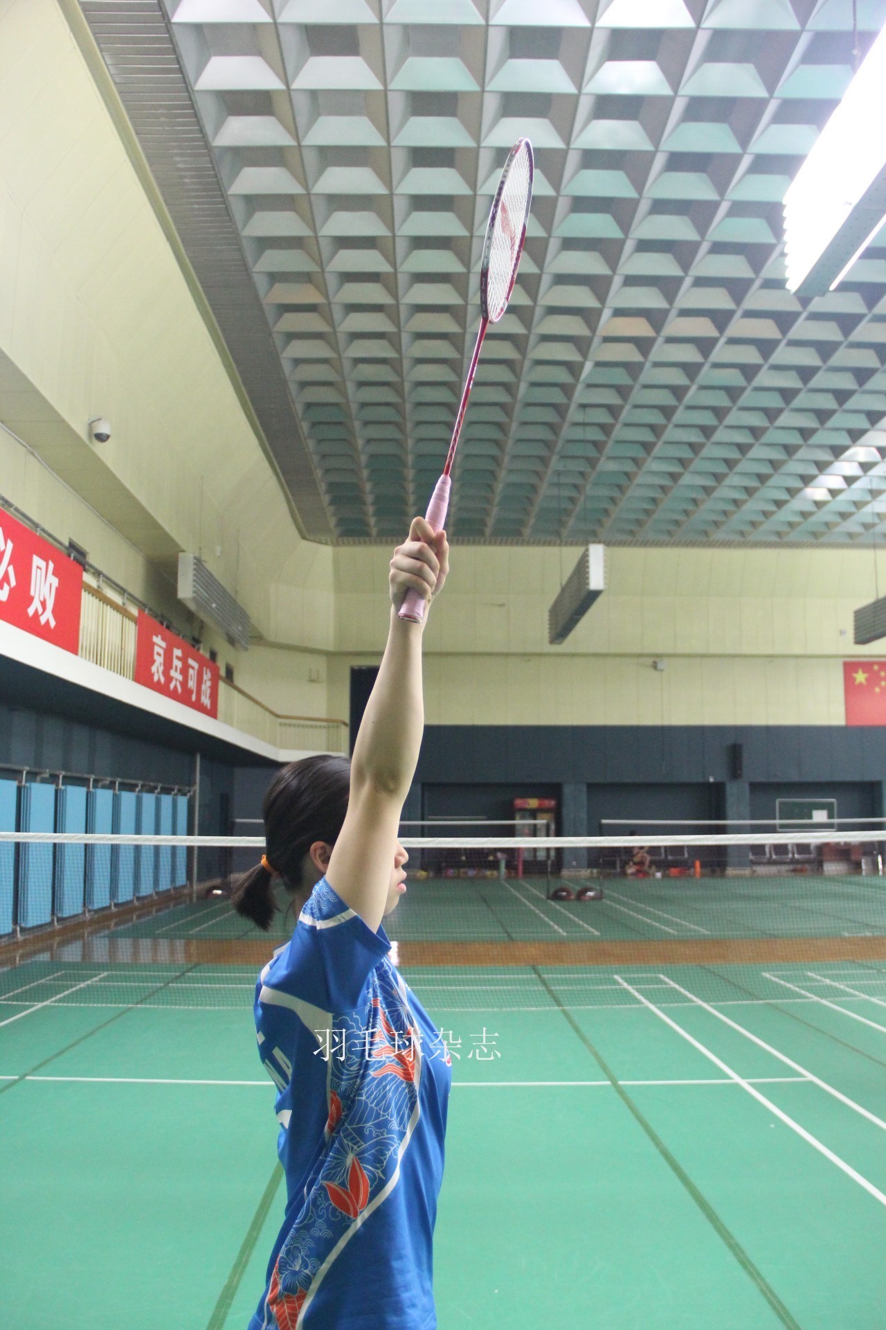 国羽教练来教球：打后场高远球是有小窍门的！