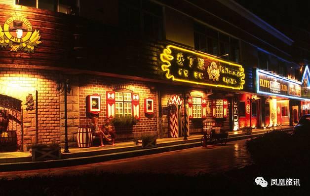 这座欧洲小城有个奇特壁画,这座中国魔幻建筑又把老外惊呆了