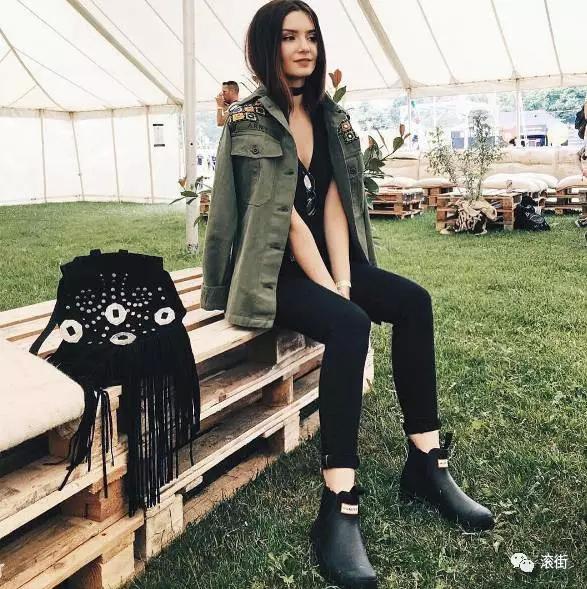 下雨穿什么雨鞋最方便,秋冬下雨天穿搭