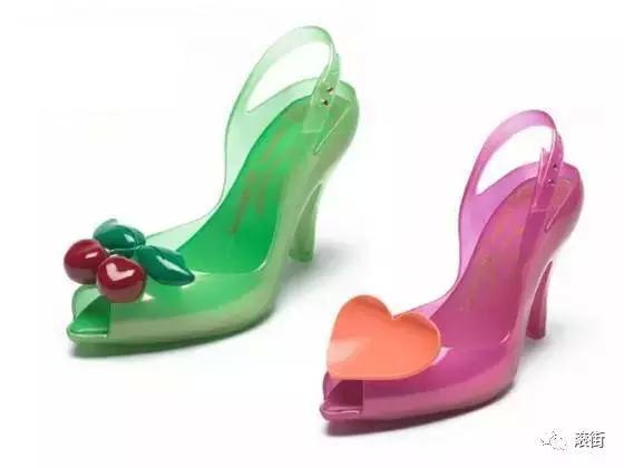 下雨穿什么雨鞋最方便,秋冬下雨天穿搭