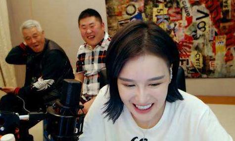 最有资格做直播的人来了！赵本山进军互联网，为“球姐”铺路？