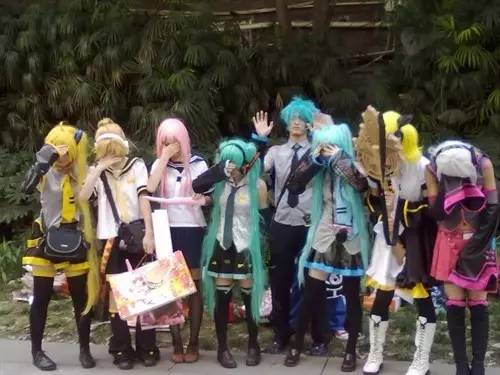 《全职高手》粉丝怒撕其版权方，二次元经济变现依然处于尴尬阶段