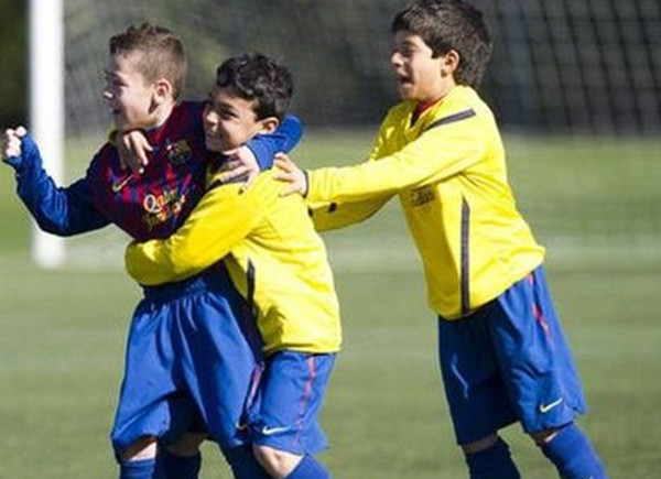 足球青训拉玛西亚,世纪红蓝珠金椰