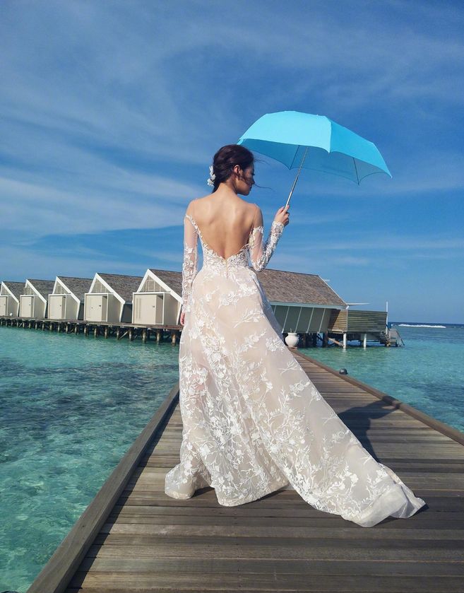 女明星安以轩的婚礼伴手礼,安以轩保养