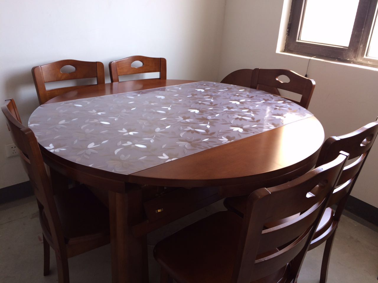 实木餐桌怎么买省钱又好用,实木餐桌购买攻略