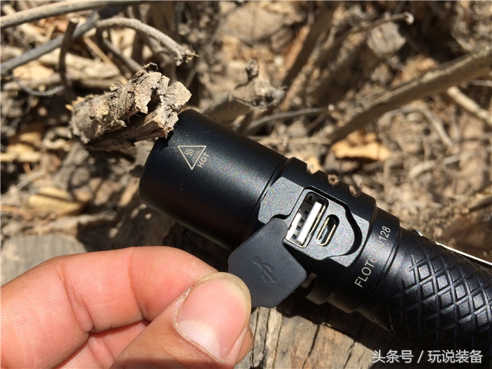 能给手机充电也能当支架,能给手机充电能连wifi的充电宝