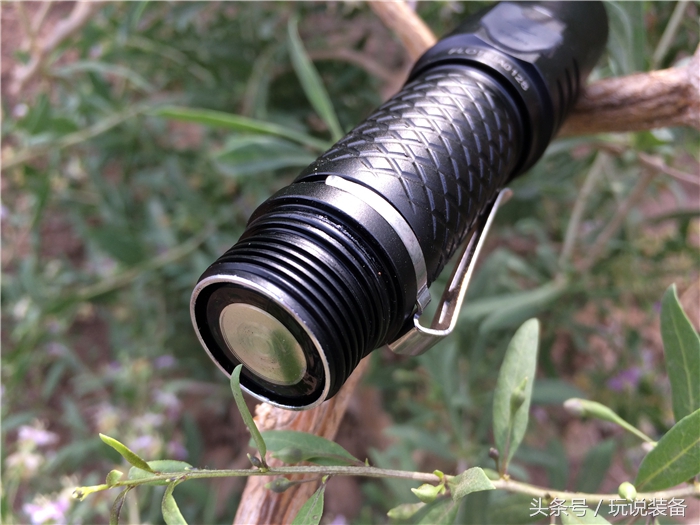 能给手机充电也能当支架,能给手机充电能连wifi的充电宝