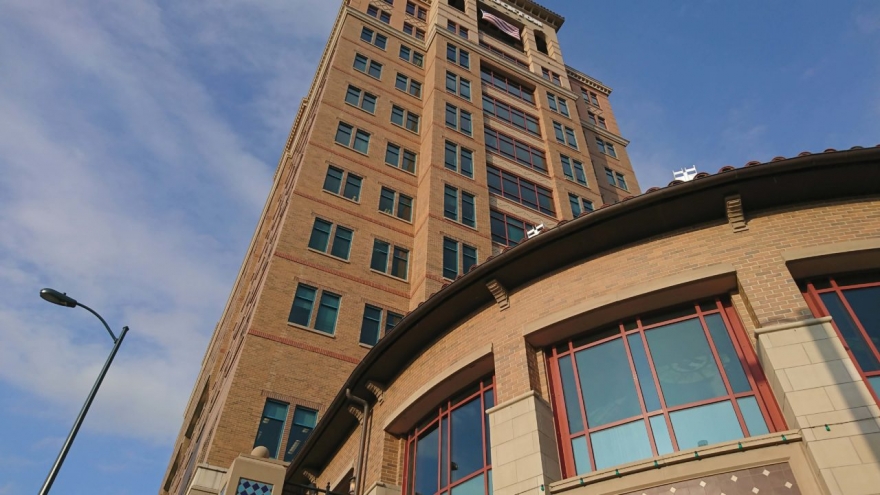 索尼xperia1iii对比三星s21u,小内存