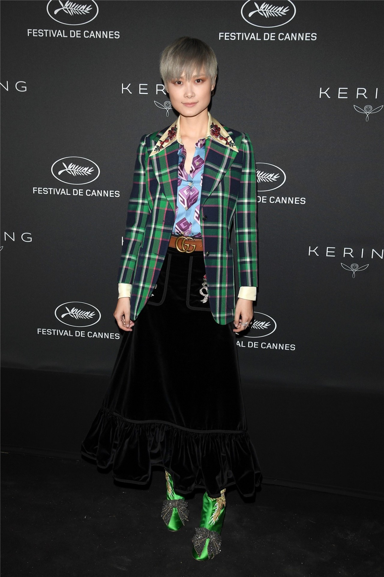 奶奶灰旗袍,李宇春黑色深v领礼服合集