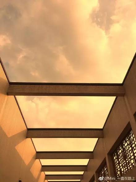 温江进城务工随迁子女就读政策；明天温江交警街头免费发粽子；新增4条交通严管示范街；经常熬夜玩手机导致暴盲；这就是今日温江大新闻！