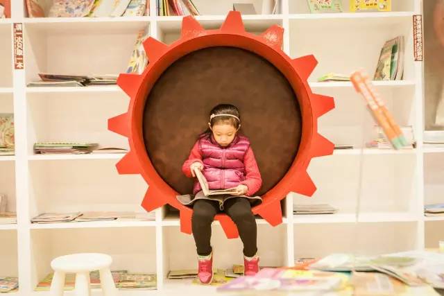 这家书店开在了郑州最“贵”的地方,却不卖书