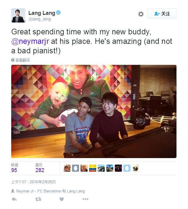 有人玩得四手联弹，有人会花式遛狗,世界足坛一周面面观