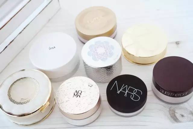 哪款蜜粉最服帖和自然,不卡粉的定妆蜜粉有哪些