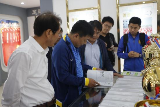 江苏苏宁足球俱乐部走进宿豫区大兴中心小学，助力校园足球发展