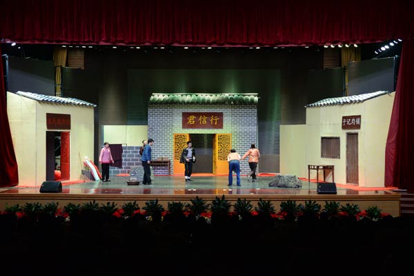 话剧《成功源于诚信—君信行》巡演暨名烟名酒高端品鉴会在张家界举行