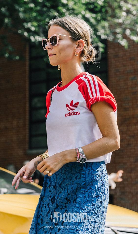 穿起来弹性十足又舒服的牛仔裤,紧身牛仔裤有很好的时髦感