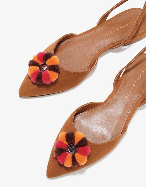 鞋柜必备这4双小白鞋百搭又时髦,鞋柜必备百搭又白菜的鞋