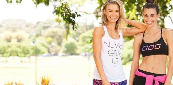 适合日常穿的瑜伽服款式,什么瑜伽服穿上舒服又好看