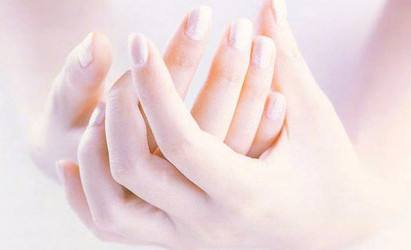 夏季手心干,夏季手心脱皮干燥怎么回事